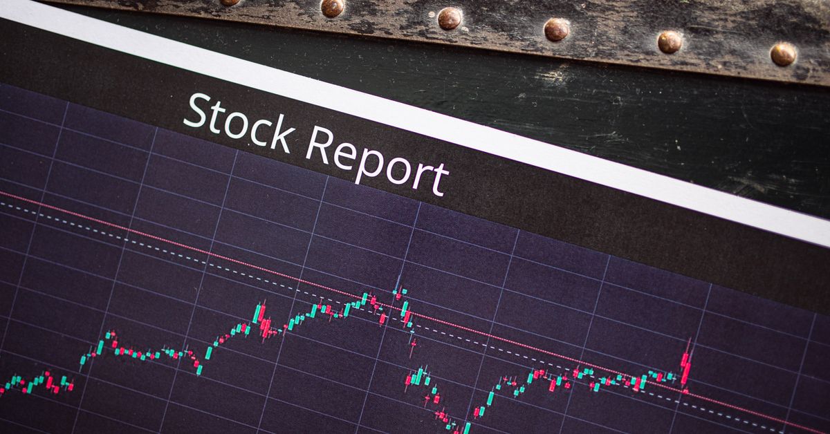 Green Bonds vs ESG Mutual Funds: Which Is the Better Investment?